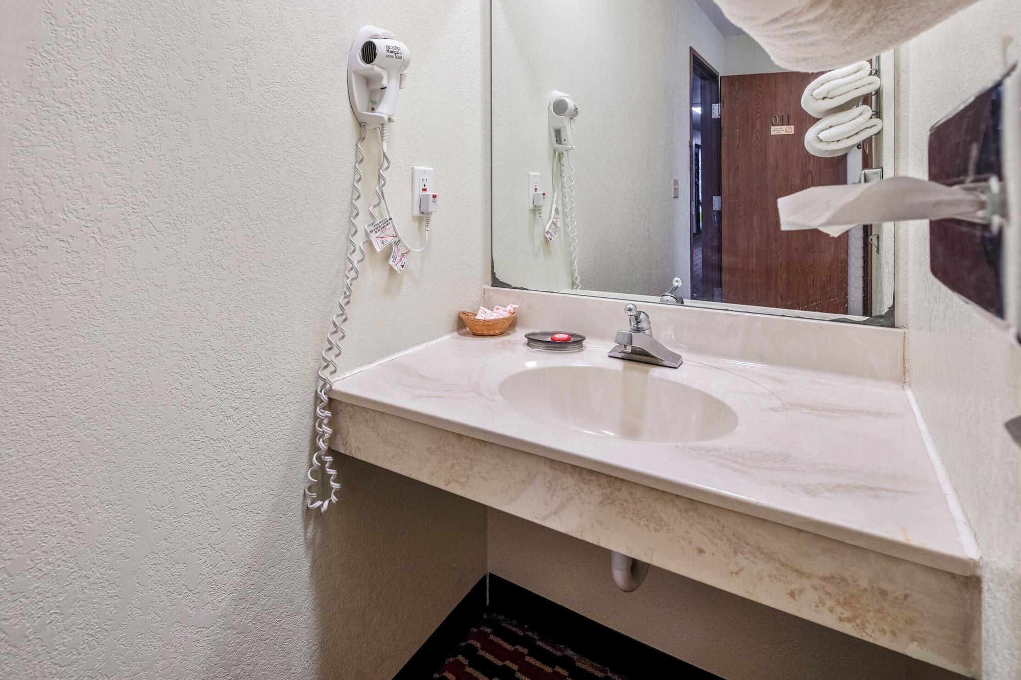 Oyo Hotel Chesaning Route 52 & Hwy 57 Exterior foto